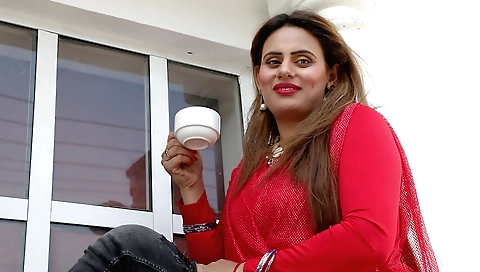 Indian milf with big ass shows off her body on camera