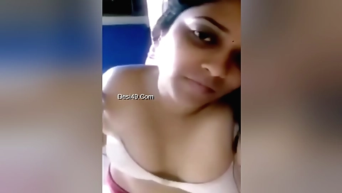Sexy brunette shows off her body in the amateur porn video