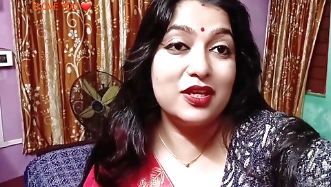 Indian brunette takes it in her hands with her boyfriend