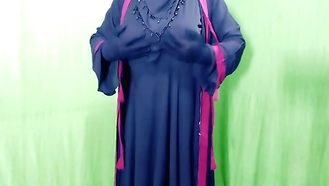 Indian solo video showing a girl standing with her pussy  fucked