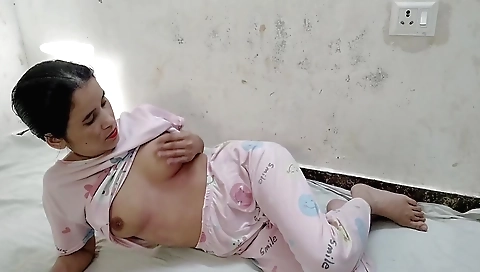 Indian amateur naked sex video with a girl sucking on her cock