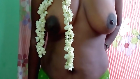 Horny brunette in sexy sexy saree showing her body