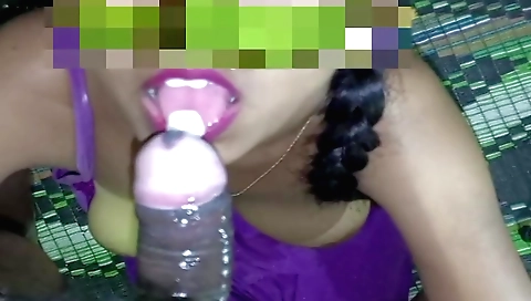 Indian amateur video shows a good-looking brunette